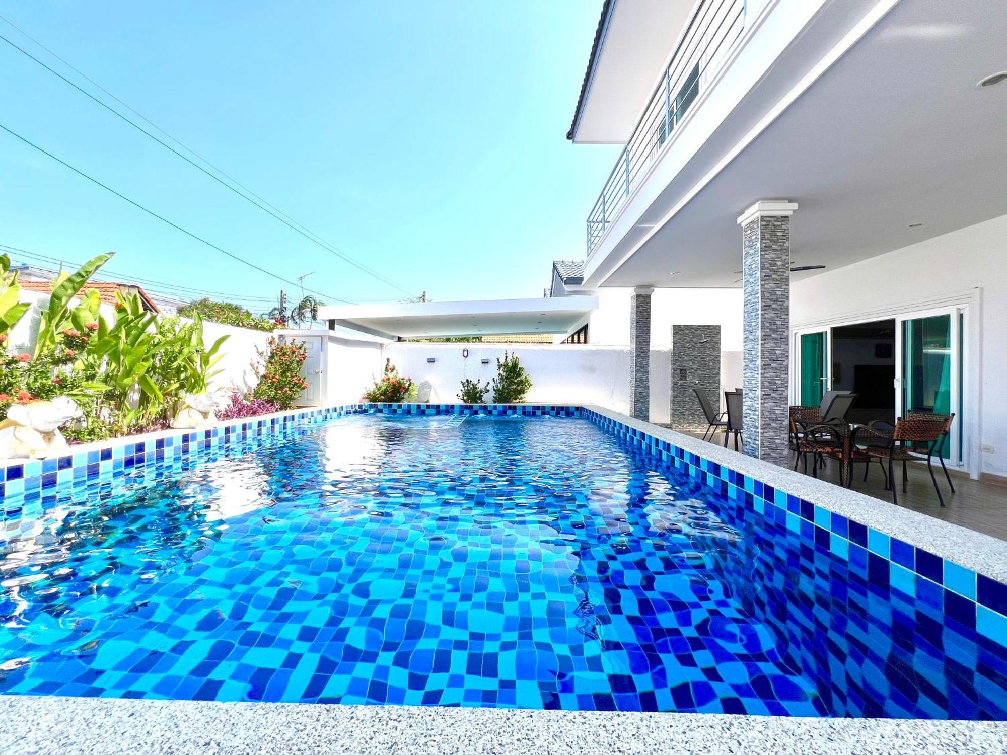Luxury Villa, 5br 6ba, Private Pool With Jacuzzi Cityhouse54 * Pattaya